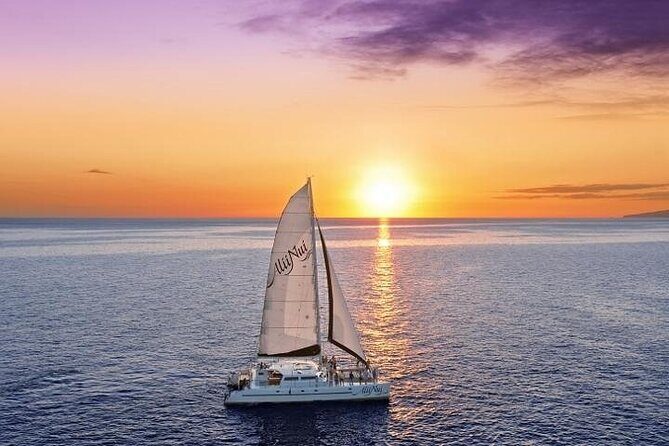 Day's End Cocktail Sunset Sail - The 2-hour flow: bar first, snacks second, sunset the main event