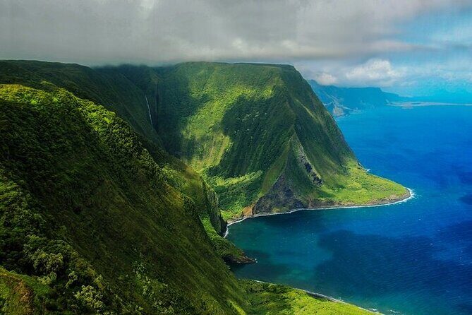First Class Waterfalls of West Maui and Molokai Helicopter Tour - Stop-by-Stop: How the Flight Reads Like a Maui to Molokai Story