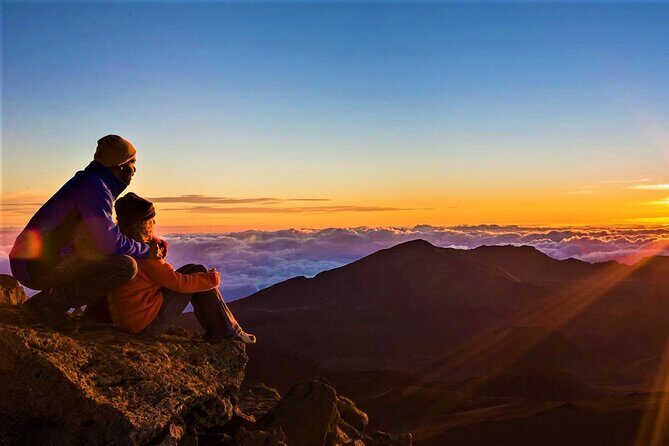 Haleakala Classic Vehicle Sunrise Tour with Breakfast - Climbing Toward Haleakala Crater: Stars, Road Curves, and Waiting Time