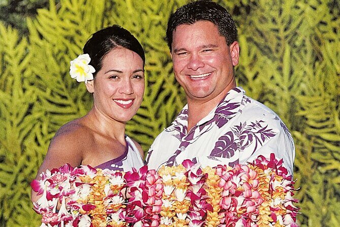 Kukui Nut Airport Lei Greeting (Maui, Kahului Airport, OGG) - Right Before Baggage Claim: How the 5-Minute Flow Works