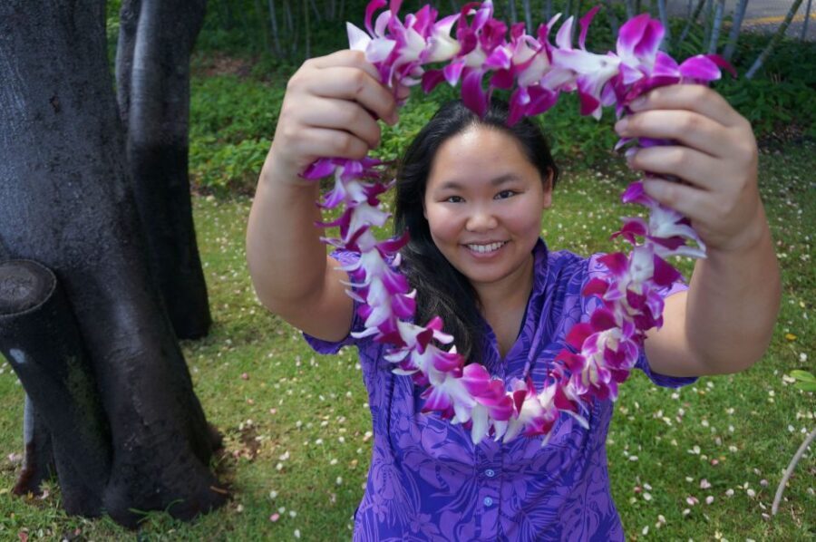 Maui Airport Custom Lei Greeting - Choose Your Lei - Meeting Your Greeter: Name Signs, Quick Photos, and Help Finding Your Next Step