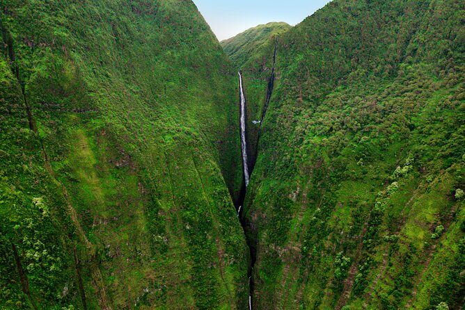 Maui & Molokai Spectacular with Exclusive Landing Helicopter Tour - The exclusive landing break: South Maui views and a final reset
