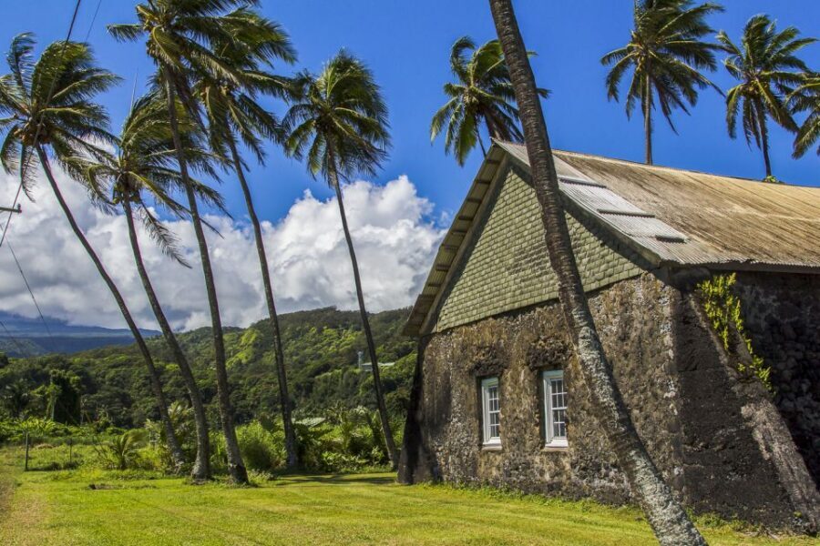 Maui: Small-Group Road to Hāna Sightseeing Tour - Hāna town and the red-sand option: the day’s “slow down” segment