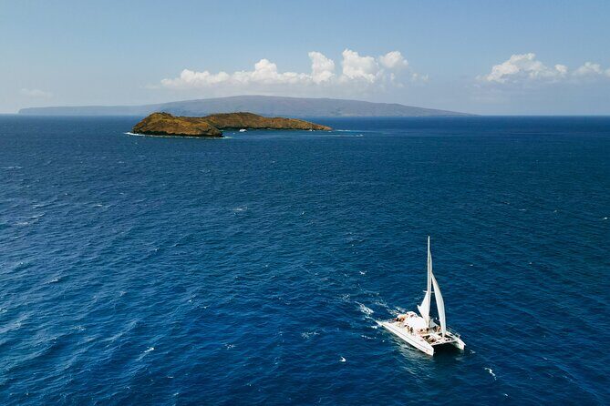 Molokini Snorkel and Performance Sail: Mā’alaea Harbor - Breakfast, buffet lunch, and beverages: the onboard comfort factor