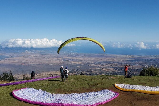 Paraglide Maui's 1K Tandem Paragliding Experience - Landing on the Grass Near Where You Started
