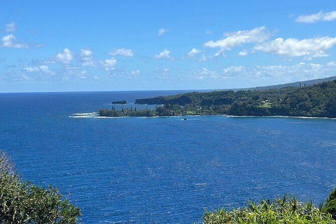 Private Road to Hana Maui Open-Air Jeep Tour - Pua‘a Ka‘a and Black Sand Beach: where the day turns fun and memorable