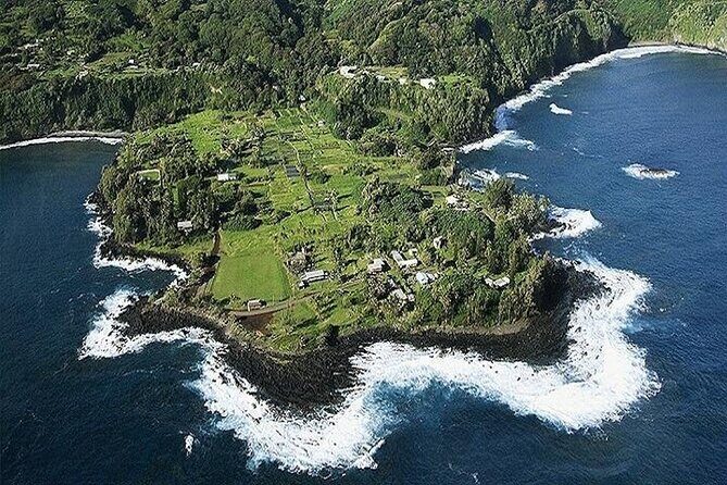 Private Road to Hana Rainforest & Waterfall Experience from Maui - Hāna Farms: banana bread, local treats, and cash-only habits