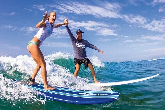 Surf with ALOHA SURF SCHOOL - Entering Kalama Park: why this Kihei spot works for first surfers