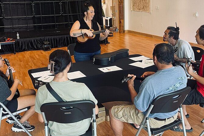 Ukulele Lesson on Maui (Basics) - What you actually learn: tuning, first chords, and a song or two